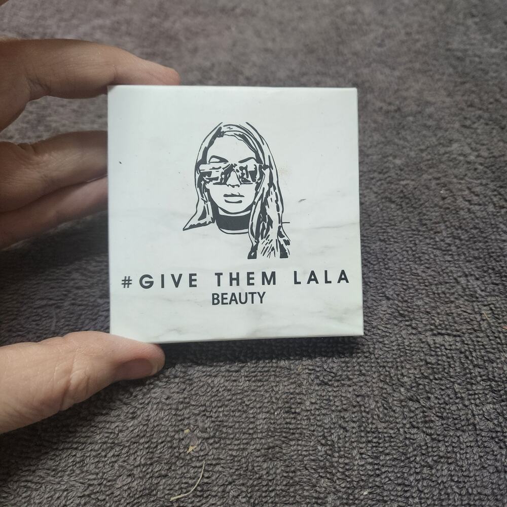 New in box #Give them LaLa Beauty Showstopper Highlighter .26oz b34